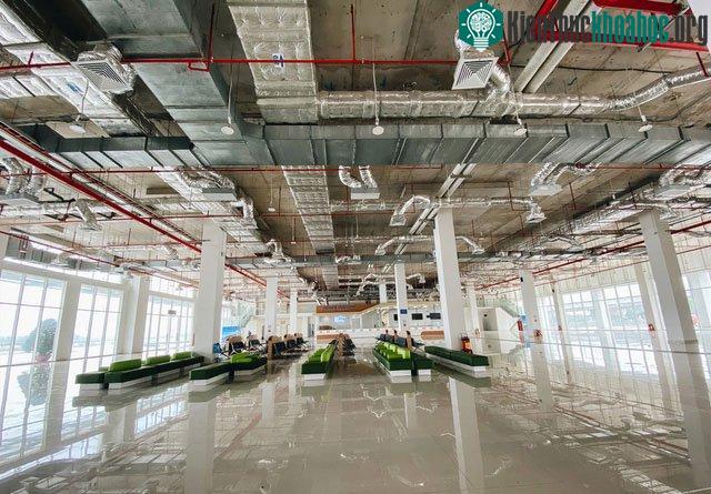 Trần nhà của nhà ga trung tâm đã hoàn thiện các hệ thống điện, PCCC,...