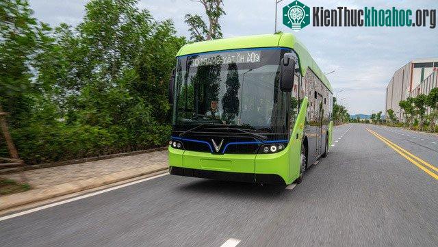Xe buýt điện của VinFast lần đầu chạy thử ảnh 2