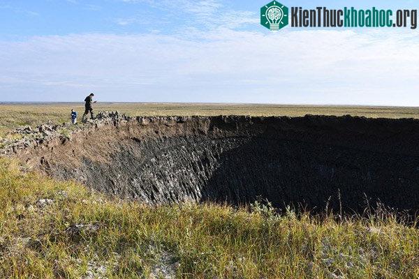 Miệng hố khổng lồ mới nhất xuất hiện vào năm 2020