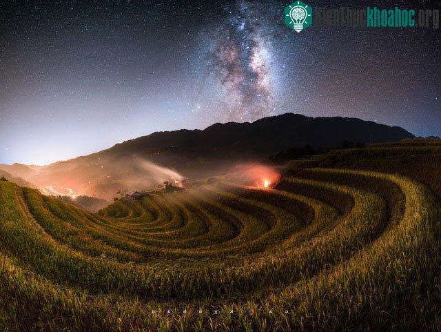 Dải Ngân hà tuyệt đẹp chụp từ ruộng bậc thang