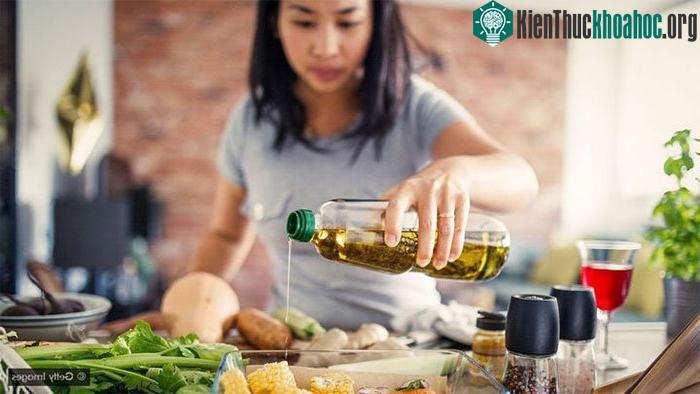 Dầu ô liu sẽ giúp giảm nguy cơ bệnh tim mạch từ 5 đến 7%.
