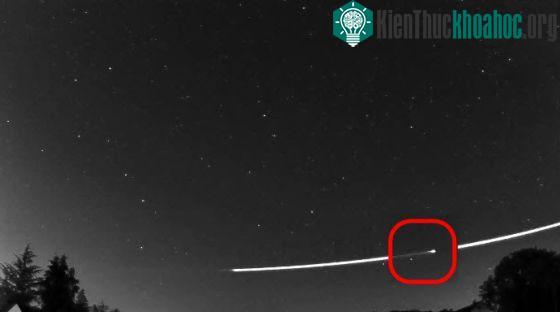 Khi một thiên thạch xâm nhập bầu khí quyển ở một góc nông và nảy lên