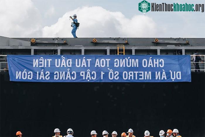 Chào mừng toa tàu Metro số 1 đầu tiên cập cảng Sài Gòn
