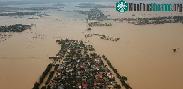 Nhiều xóm của xã Tân Ninh bị cô lập hoàn toàn
