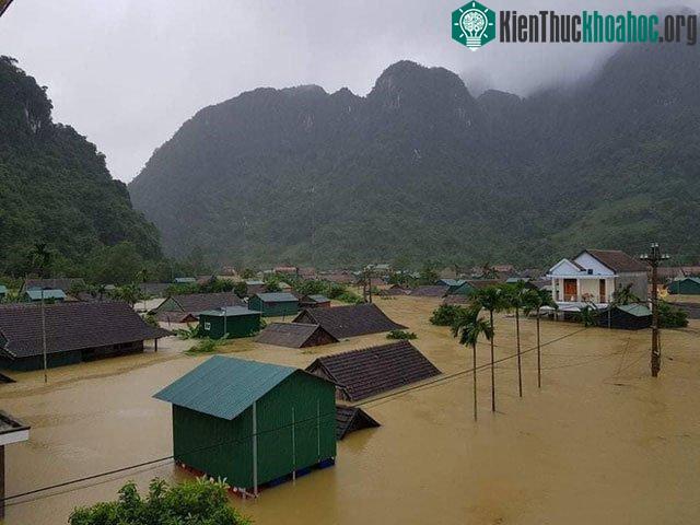 Những căn nhà chống lũ giúp người dân an toàn tính mạng và bảo vệ tài sản.