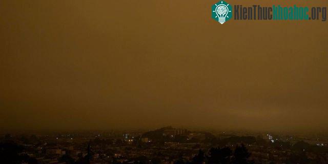 Khói dày dặc bao phủ TP San Francisco sáng 9/9.