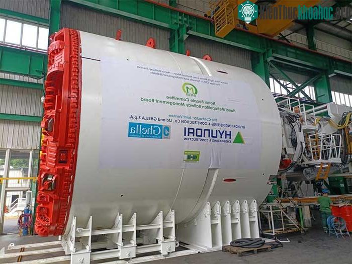 Hiện các bộ phận của máy đào TBM đang được vận chuyển từ Italy về nước bằng đường biển