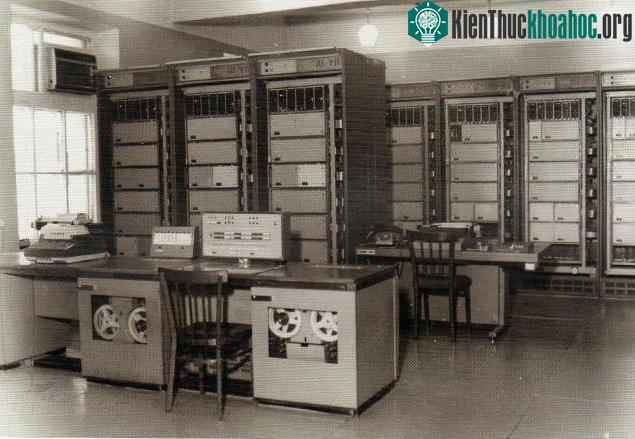Siêu máy tính BESM1 của Liên Xô vào giữa những năm 1950