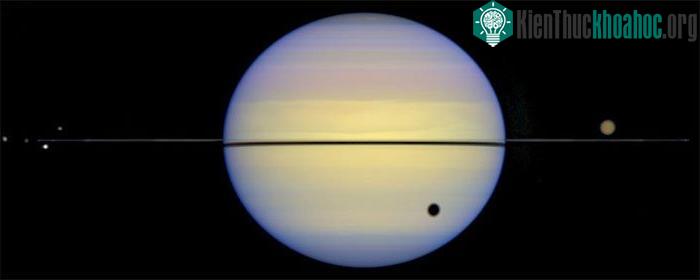 Hình ảnh sao Thổ năm 1990 chụp bằng kính viễn vọng không gian Hubble của NASA