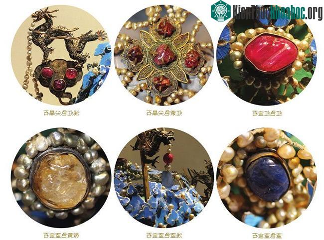 Các chi tiết trên phượng quán.