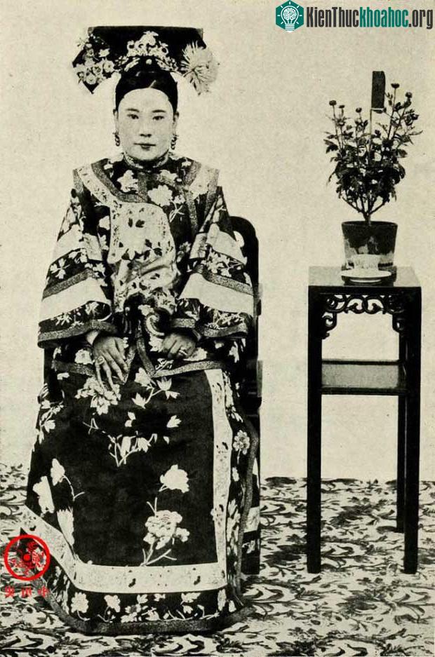 Đích Phúc tấn (chính thê) Tịnh Phương của Thuận Thừa Quận vương Nột Lặc Hách