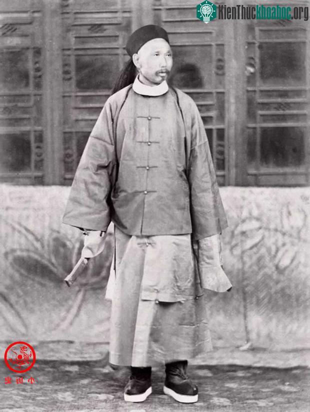 Thủy sư đề đốc Đinh Nhữ Xương.