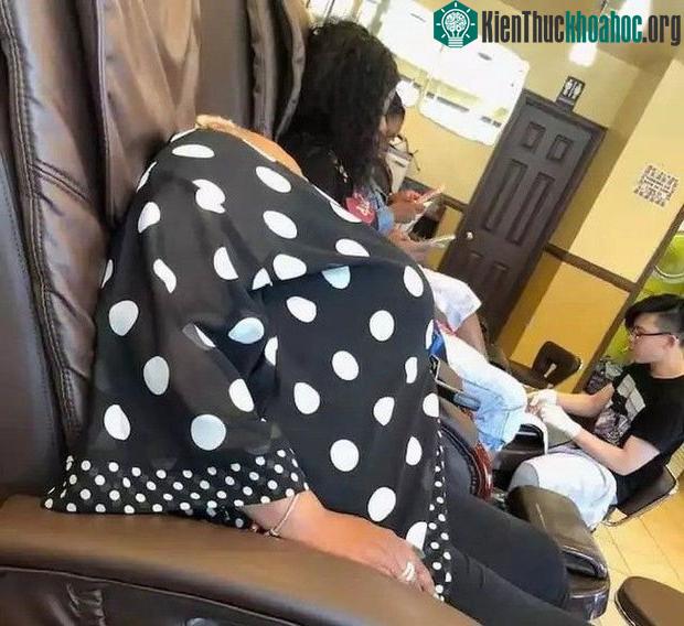Một dáng ngủ gây hiểu nhầm tai hại khiến nhiều người nhìn mãi mà vẫn chưa hiểu chuyện gì đang xảy ra