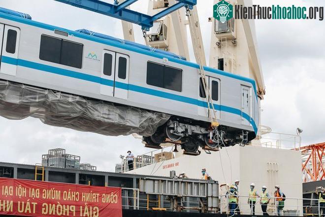 Cận cảnh đoàn tàu Metro Bến Thành - Suối Tiên vừa chính thức có mặt tại Sài Gòn ảnh 5