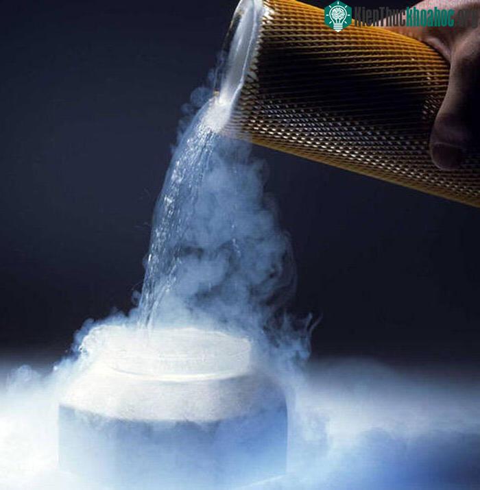 Không khí trở thành chất lỏng ở -190 độ C