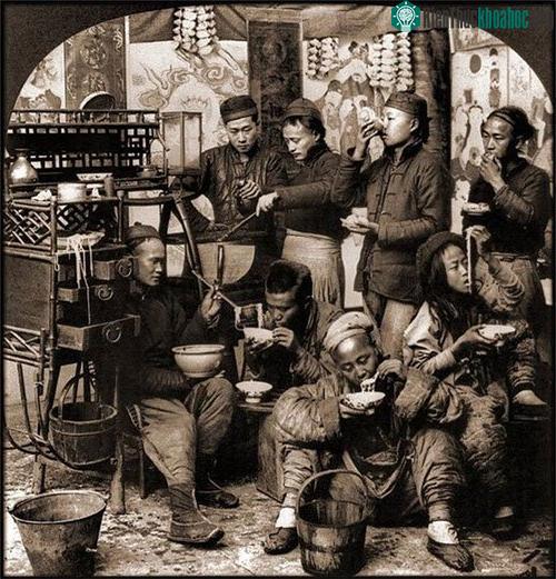 Khung cảnh một quán cháo buổi sáng ở Quảng Đông năm 1919.