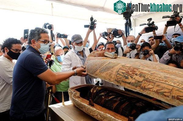 Saqqara nổi tiếng thế giới vì là nơi tọa lạc nhiều công trình cổ kính như: Đại kim tự tháp Giza
