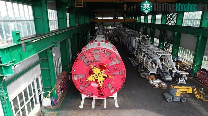 Mỗi ngày TBM khoan được khoảng 10m và sẽ đi từ ga S9 đi về đến ga 12 tại phố Trần Hưng Đạo.