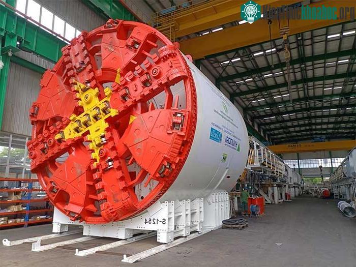 Máy TBM đào đến đâu sẽ hoàn thành lắp vỏ hầm đến đó.