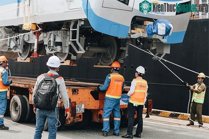 Lãnh đạo công ty vận chuyển đích thân xuống chỉ đạo