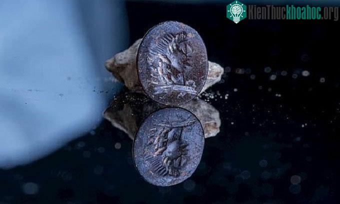 Con dấu ngọc bích 2.000 năm tuổi khắc hình thần Apollo ảnh 0