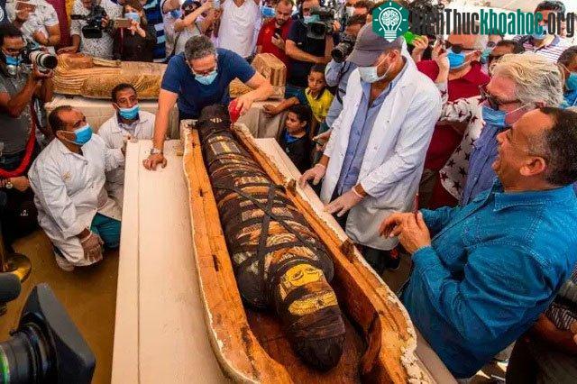 Khám phá lớn này được cho là gồm 100 chiếc quan tài cổ còn nguyên vẹn