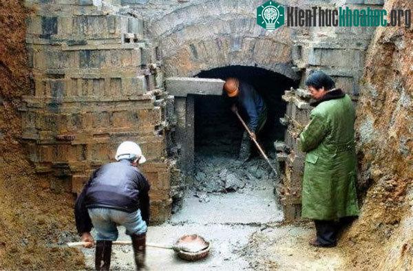 Những ngôi mộ lớn thường là nơi chôn cất của cả gia tộc