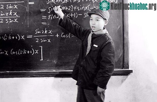 Một số tấm ảnh cũ của Tạ Ngạn Ba.