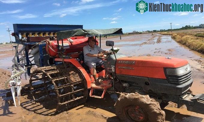 Máy gieo sạ và bón phân đồng thời cho 24 hàng ứng dụng trong thực tế.