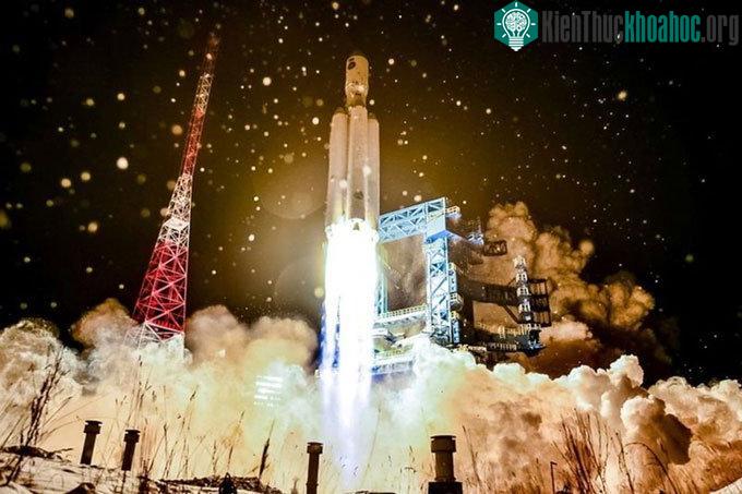 Tên lửa đẩy Angara A5 rời bệ phóng tại sân bay vũ trụ Plesetsk.
