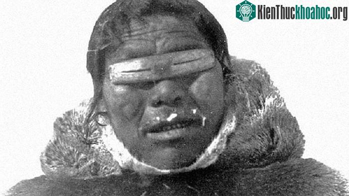 Chiếc kính tuyết của người Eskimo.