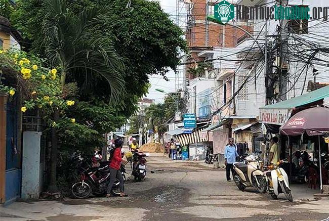 Đường vào xóm Cồn