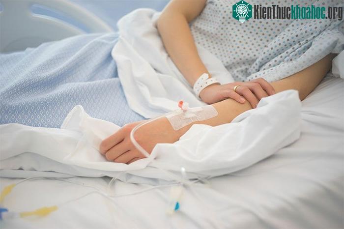Sản phụ bị băng huyết sau sinh sẽ bị chảy máu không kiểm soát gây tụt huyết áp, sốc...