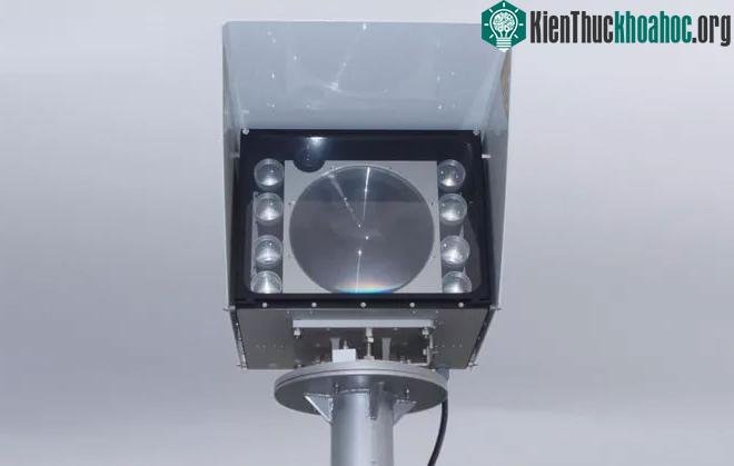 Một phần của bộ phát dữ liệu quang học.
