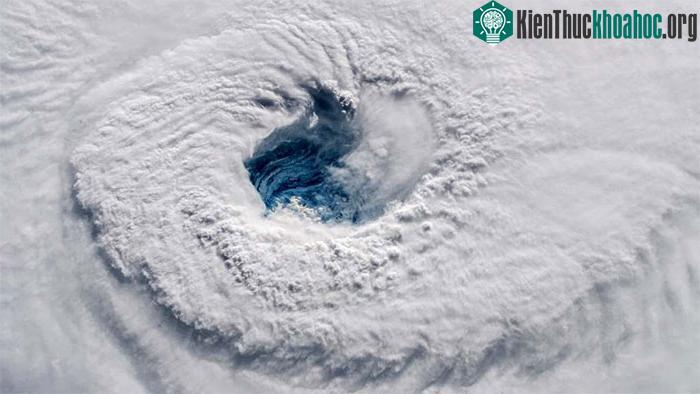 Bão Florence tràn qua Đại Tây Dương hướng đến Mỹ ngày 12-9-2018.