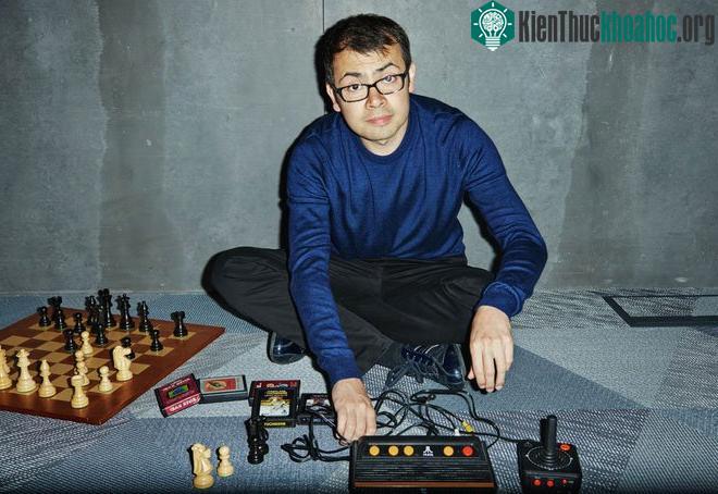 CEO Demis Hassabis của DeepMind.