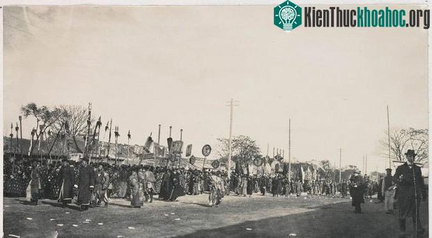 Ảnh hiếm trong tang lễ Từ Hi thái hậu: Xa hoa bậc nhất, đoàn người đưa tiễn dài vô tận ảnh 10