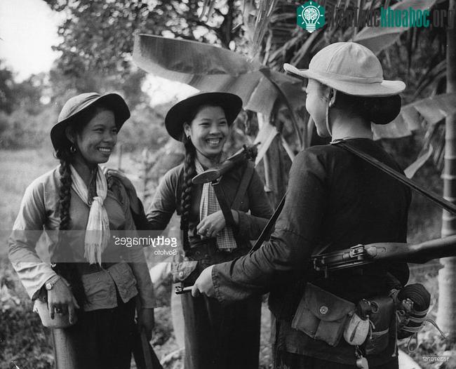 Nụ cười của các nữ chiến sĩ du kích Giải phóng ở miền Nam, 1966.