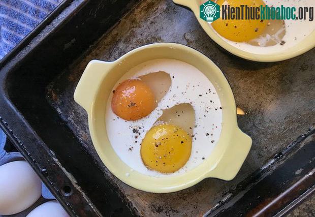 Trứng vịt có lòng đỏ lớn hơn trứng gà và do đó, nhiều axit béo omega-3 hơn.