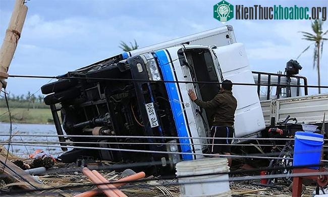 Sau khi đổ bộ Philippines với sức gió mạnh nhất lên đến 225 km/h, đạt cấp độ siêu bão