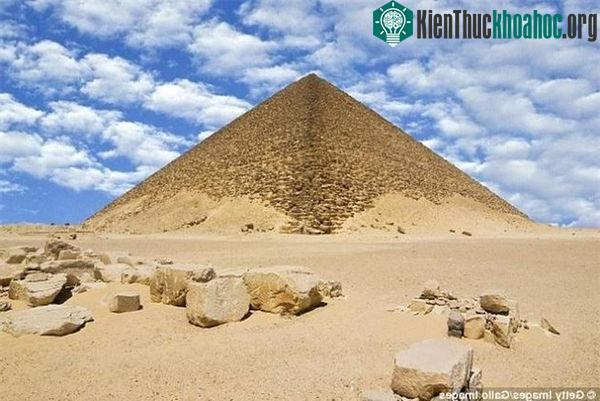 Kim tự tháp đỏ ở Dahshur, Ai Cập