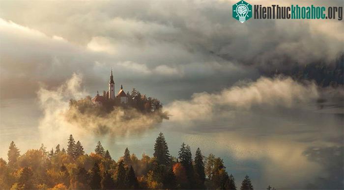 Hồ Bled ở Slovenia của nhiếp ảnh gia người Đức Carsten Bachmeyer.