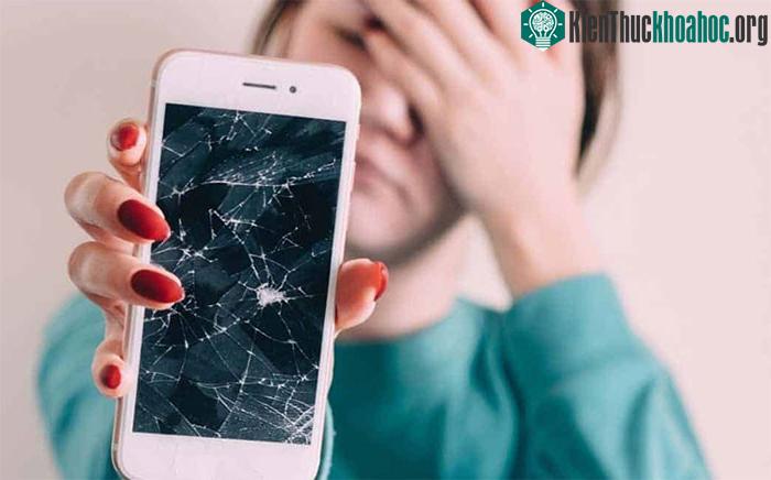 Nứt màn hình điện thoại là ác mộng đối với nhiều người sử dụng.