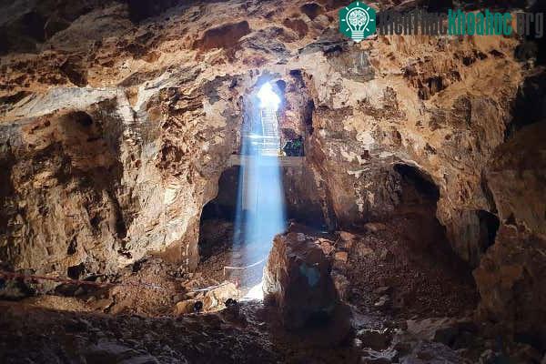 Hang động ngầm UW 105, thế giới của những loài người chưa từng được biết đến