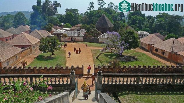 Những người Bafut từ khu vực hồ Chad đã đến sống ở đây từ khoảng 400 năm trước