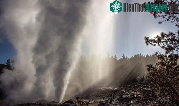 USGS đã tiết lộ mạch nước ngầm Geyser đang phun trào với tốc độ "kỷ lục".