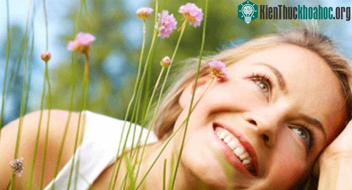 Nụ cười có vai trò là một công cụ giao tiếp quan trọng.