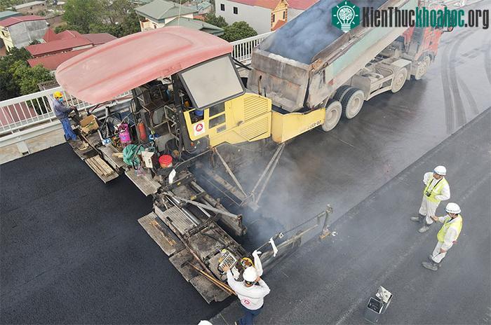Đây là lần thứ ba cầu Thăng Long được sửa chữa, kể từ khi đi vào hoạt động.