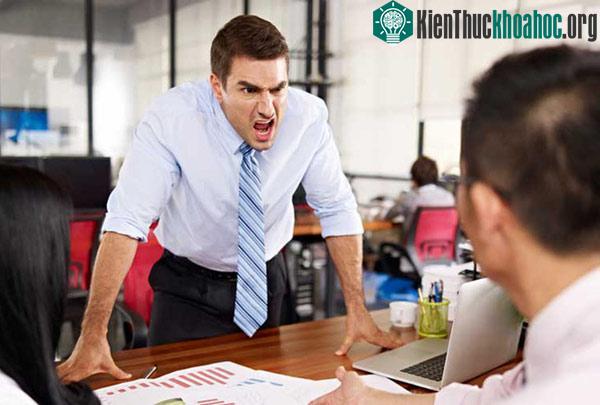 Thay vì tiết lộ điểm yếu của mình, bạn nên khắc phục chúng trước đi đã