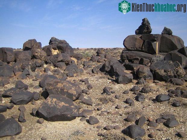Có một di chỉ của nền văn minh bí ẩn tồn tại trong sa mạc Kalahari.